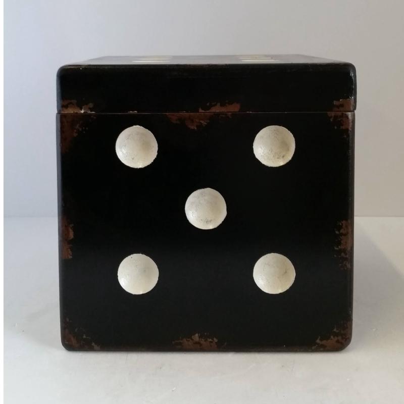 Wood Dice